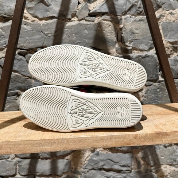 Gucci Bee Print GG Supreme Ace Low-top Sneakers - Picture 6 of 11